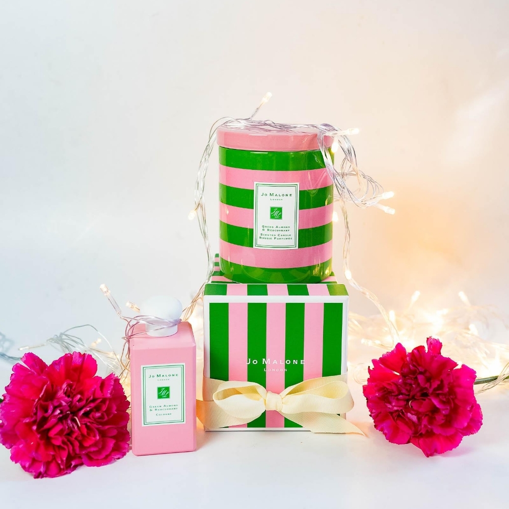 Jo Malone Green Almond & Redcurrant Holiday Candle - Picture 5 of 7